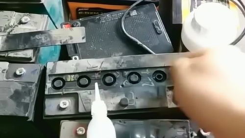 電動(dòng)車充電超過(guò)12小時(shí)不轉(zhuǎn)綠燈,電瓶嚴(yán)重發(fā)熱,專業(yè)老師傅教你這樣做