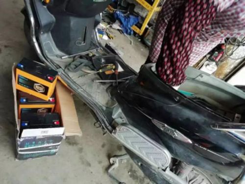 電動(dòng)車(chē)蓄電池用多久需要換新 加補(bǔ)充液管用嗎